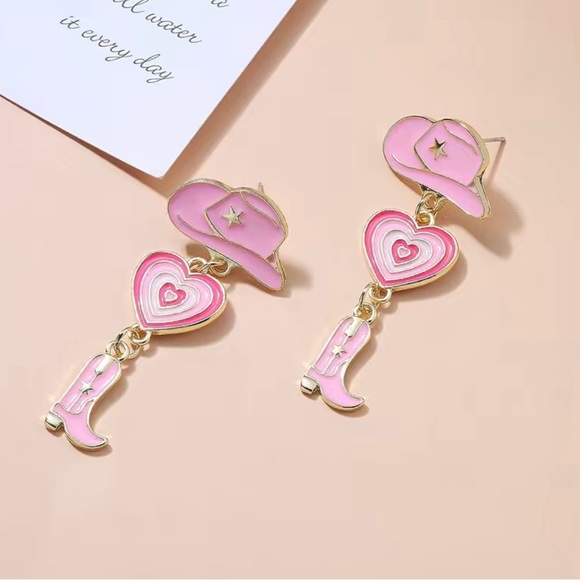 NWT 🤠💖 The Pink Cowgirl Signature earrings - Picture 8 of 17